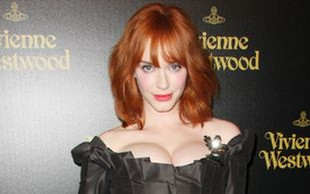 Christina Hendricks znowu kusi biustem (FOTO)