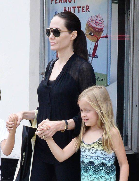 Angelina Jolie waży 34 kilogramy? Jest karmiona przez SONDĘ?