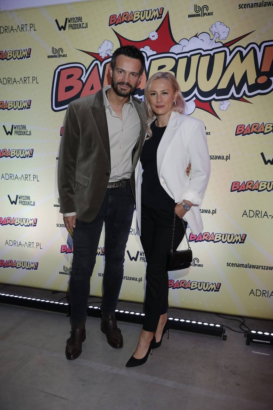 Urocze pary na premierze spektaklu! Marta Żmuda Trzebiatowska i Kamil Kula, Robert Górski z żoną (FOTO)