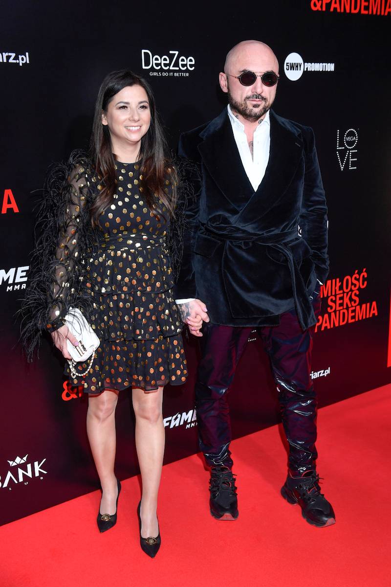 Premiera filmu “Miłość, seks & pandemia”. Anna Mucha z partnerem, Małgorzata Rozenek z Radkiem