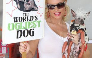 Coco pozuje z najbrzydszym psem na świecie (FOTO)