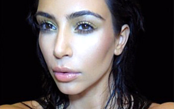 Kim Kardashian na swojej okładce ma wielką BUŁĘ (FOTO)