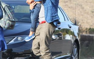 Flynn Bloom uwielbia zabawę z tatą (FOTO)