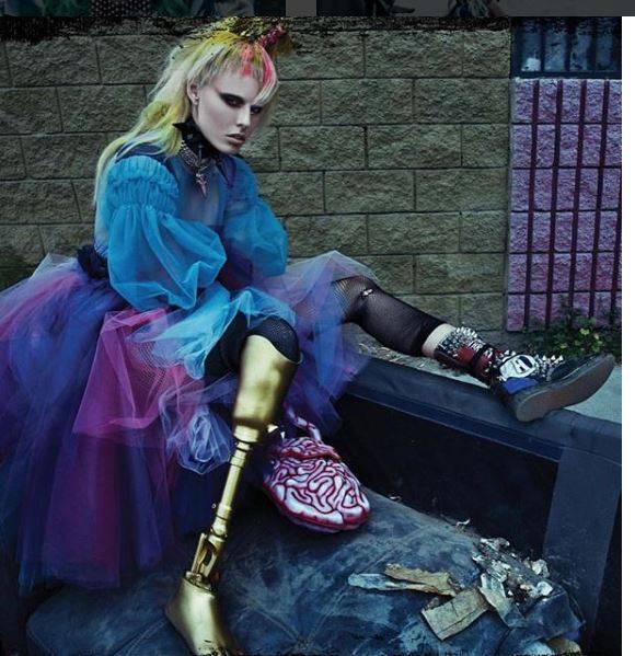 Modelka straciła nogę przez TAMPONY. Podzieliła się SZOKUJĄCYMI szczegółami