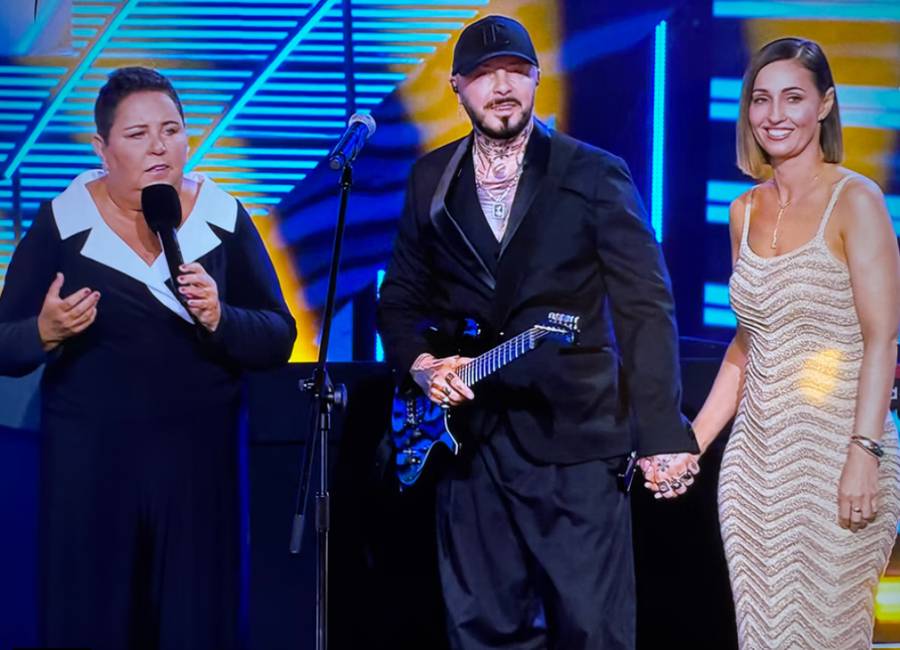 Paweł z “Blue Cafe” pojawił się ze świeżo upieczoną żoną w Sopocie! Na scenie czekała ich niespodzianka…