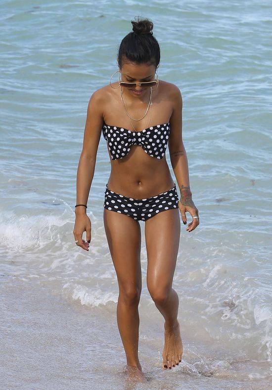 Piękna Karrueche Tran na plaży w Miami