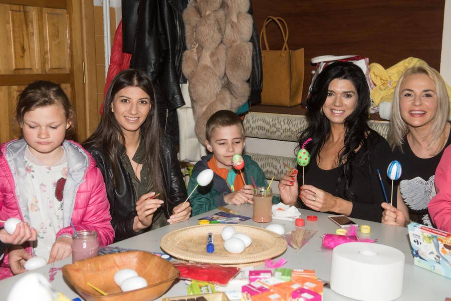 Paula Tumala, Kasia Vu Manh, Kamila Porczyk i inne gwiazdy malują z dziećmi pisanki