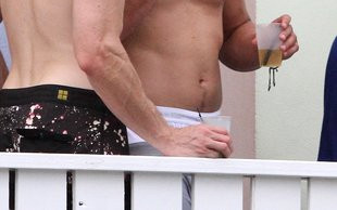 Kris Humphries imprezuje w samych bokserkach (FOTO)