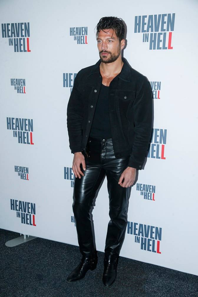 Konferencja z obsadą “Heaven in Hell”. Simone Susinna w skórzanych spodniach, Magdalena Boczarska w kwiatach, Katarzyna Sawczuk