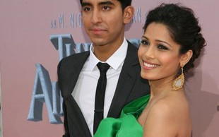 Freida Pinto z ukochanym na czerwonym dywanie (FOTO)