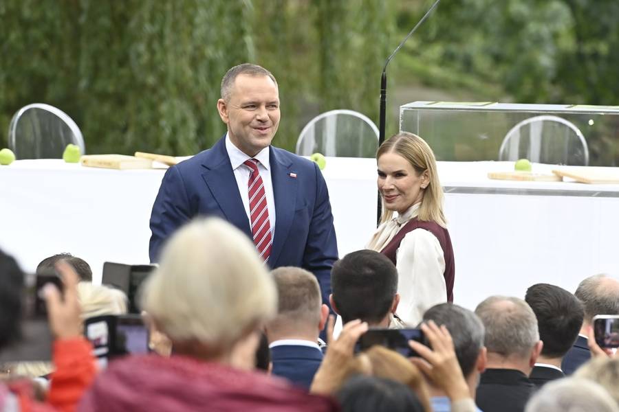 Para prezydencka na Narodowym Czytaniu poezji Jana Kochanowskiego! Pierwsza dama przyciągnęła spojrzenia elegancją