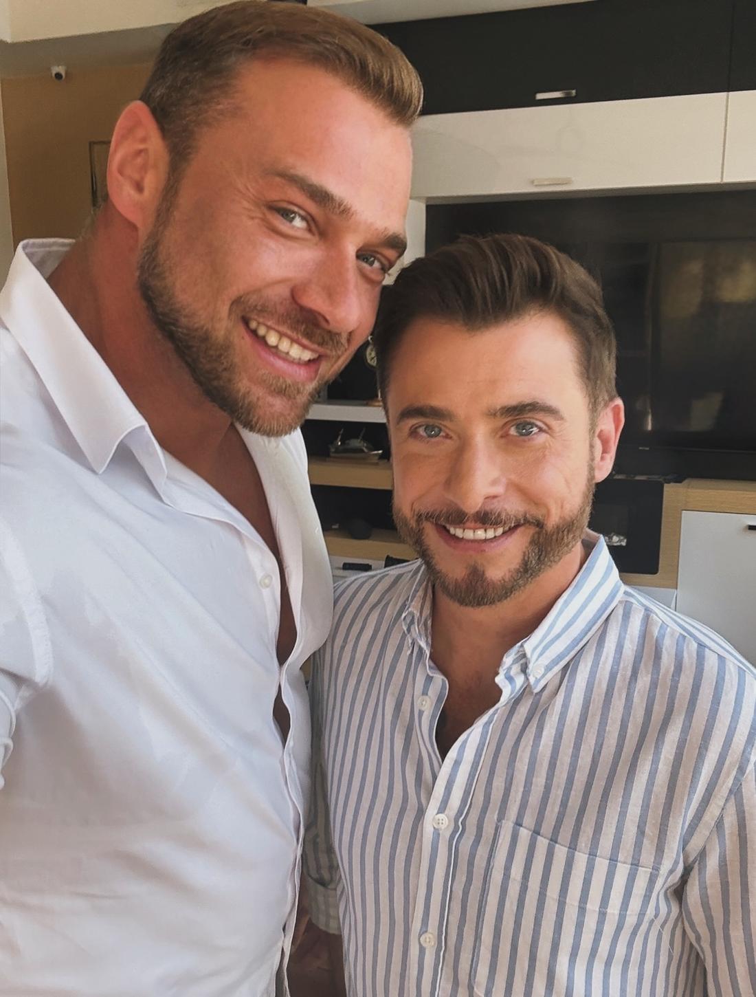 Marcin i Kacper Kuszewski na planie "Żony dla Polaka", fot. Instagram