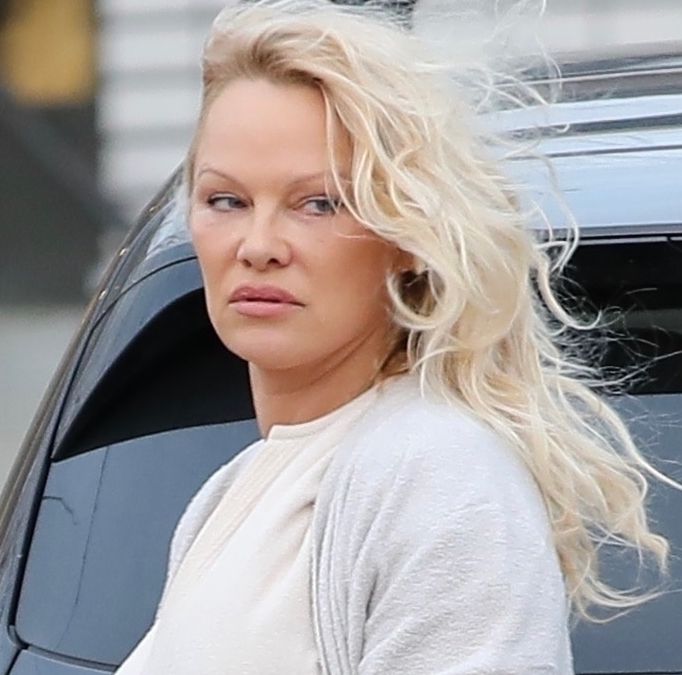 Malibu, CA - *EXCLUSIVE* - Actress and model Pamela Anderson joins a friend for dinner in Malibu. The "Baywatch" actress will have her character played by Lily James in the upcoming miniseries, "Tom & Pammy" slated to release on February 2nd. BACKGRID USA 10 JANUARY 2022,Image: 651772688, License: Rights-managed, Restrictions: , Model Release: no, Pictured: Pamela Anderson, Credit line: BENS / BACKGRID / Backgrid USA / Forum