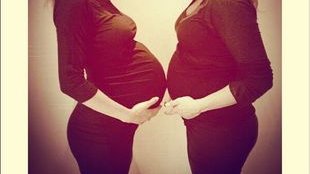 Doutzen Kroes bez makijażu i z córeczką w ramionach (FOTO)