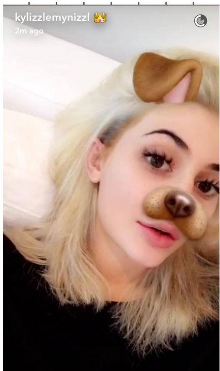 Jak Kylie Jenner rozjaśniała włosy