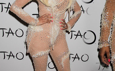 To dopiero urodzinowy strój! (FOTO)