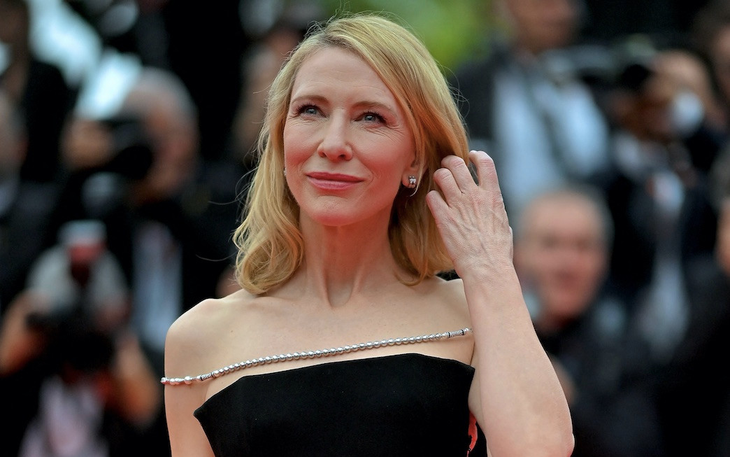 Odszczepiona od rzeczywistości Cate Blanchet rozwścieczyła fanów, “Czy ty wiesz ile ludzie zarabiają?!” [wideo]