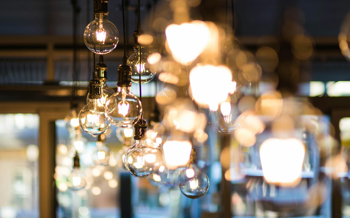 Kadr z filmu – jak tworzyć wnętrza z atmosferą dzięki światłu?