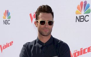 Adam Levine ofiarą obrzydliwej plotki. Miał pobić… żonę i dziecko!