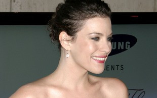 Liv Tyler lubi kokardy (FOTO)