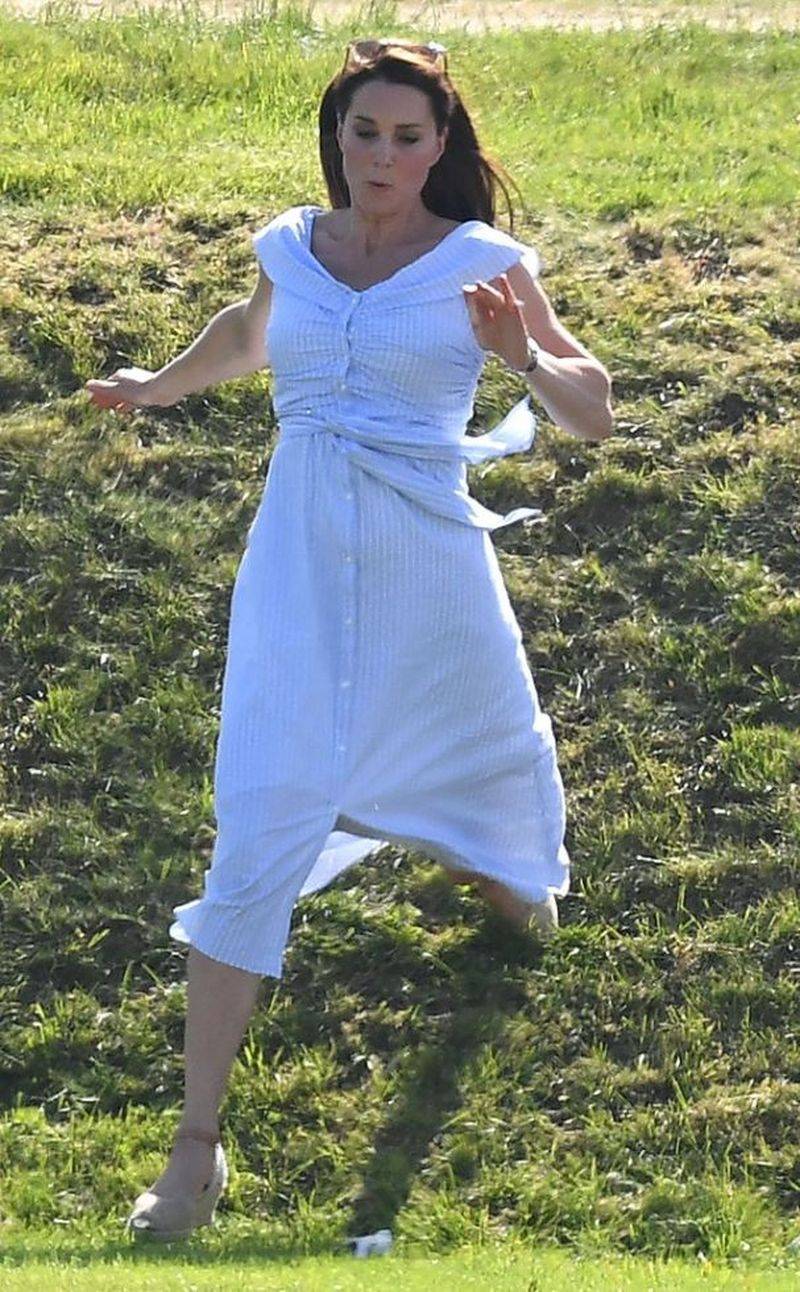 Wyszła na jaw TAJEMNICA związana z sukienkami Meghan i Kate