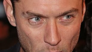 Jude Law wstydzi się łysiny