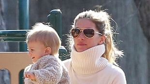 Gisele konsultuje się z prawnikiem w sprawie rozwodu