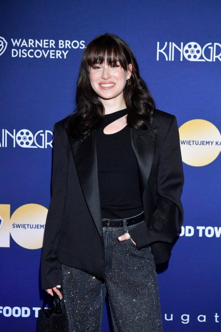 100-lecie Warner Bros. Discovery: Radosna Julia Wieniawa z popcornem, czarnowłosa Anna Maria Sieklucka, Małgorzata Foremniak