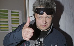 Muniek Staszczyk półprzytomny przewracał się na scenie VIDEO