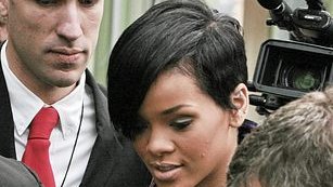 Rihanna ma problemy z cerą (FOTO)