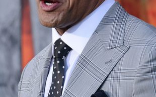 To musiało boleć! Dwayne Johnson pokazał złamany palec