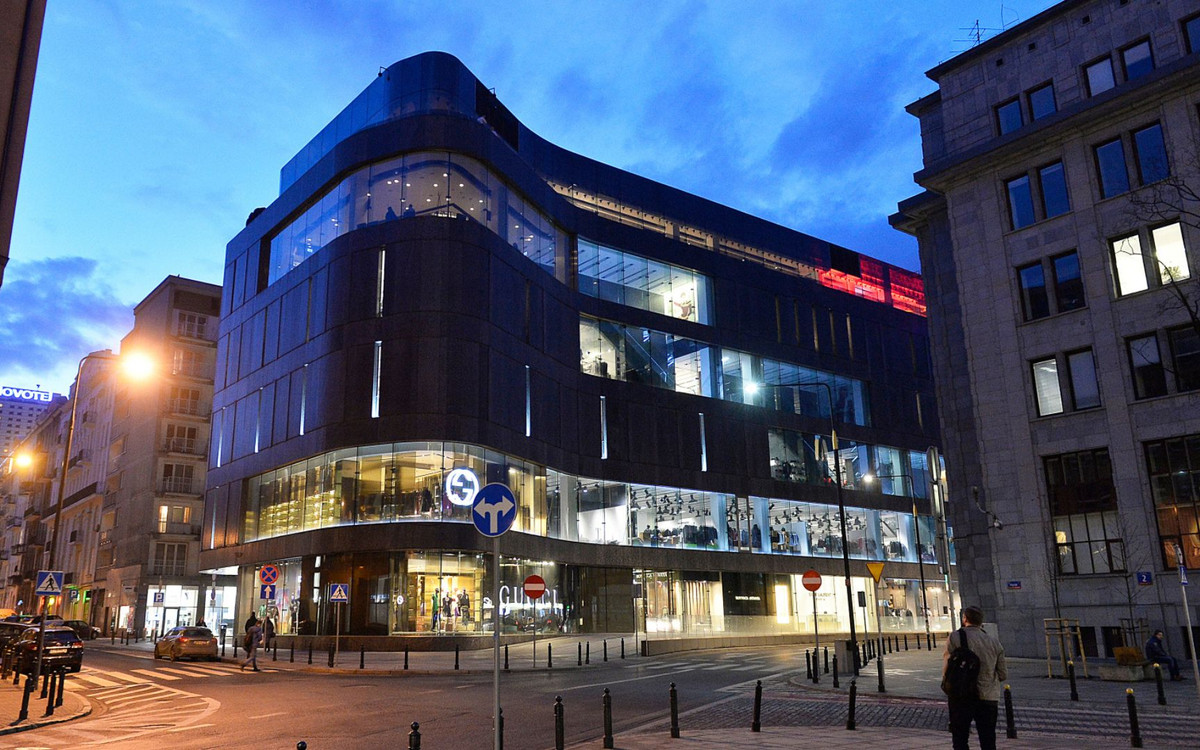 Modowy gigant po 4 latach znika z Polski. Taka marka, że aż nie chce się wierzyć