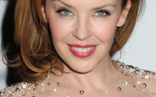 Wodzi na pokuszenie dekoltem (FOTO)