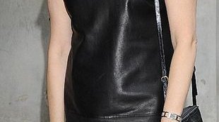 Polska dziennikarka pokazuje nogi (FOTO)