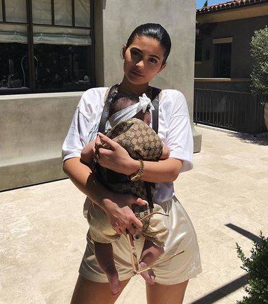 Córka Kylie Jenner już jest taka DUŻA! Zobaczcie NOWE zdjęcie Stormi