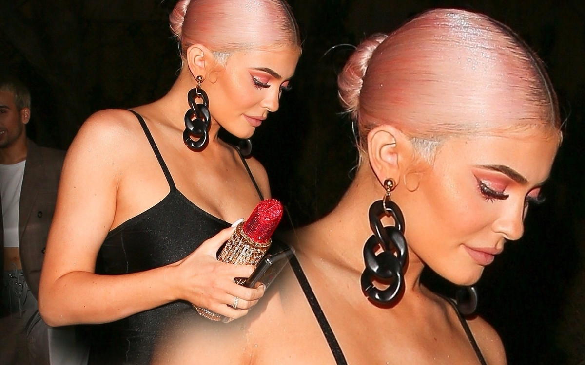 Kylie Jenner z szałową torebką w kształcie SZMINKI
