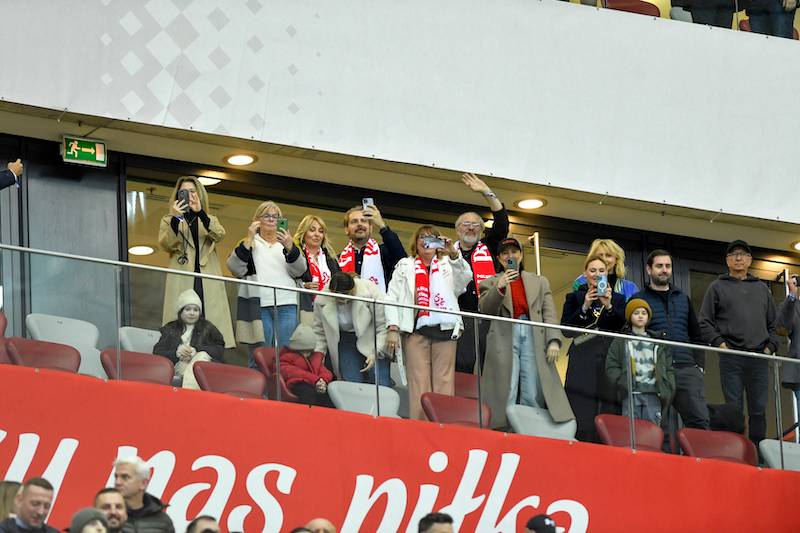 Mecz Polska – Estonia. Wojciech Modest Amaro i Agnieszka Amaro, Anna Lewandowska z rodziną…