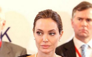 Terlikowski o Jolie: Ona się okaleczyła