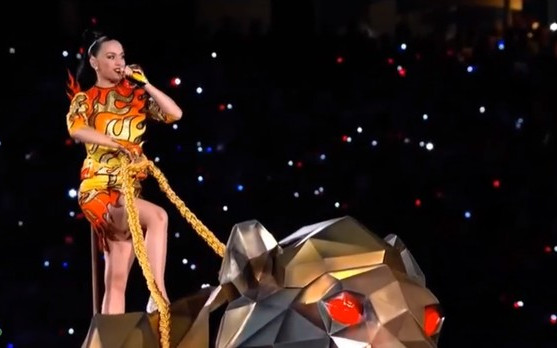 Rekin na występie Super Bowl Katy Perry był gwiazdą