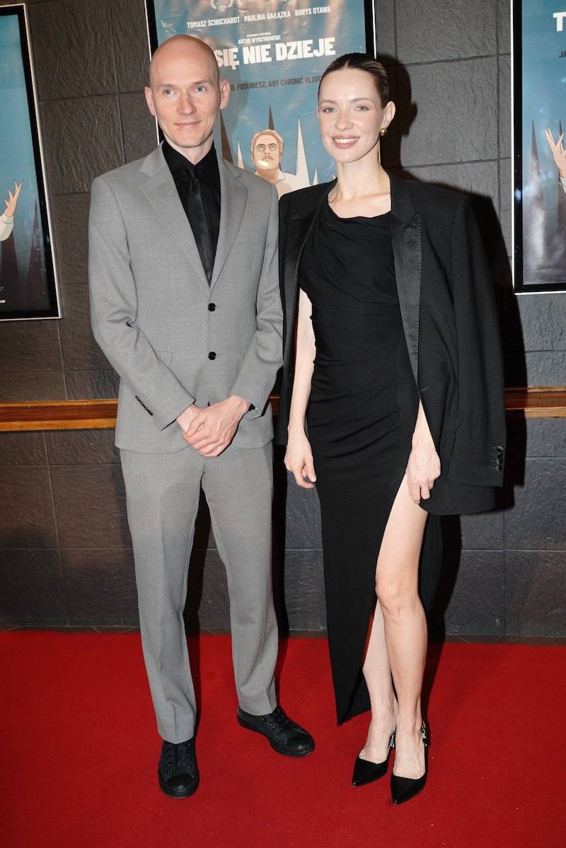 Obłędnie wystylizowana Paulina Gałązka zadała szyku w czarnej sukni. Spójrzcie tylko na ten dół!