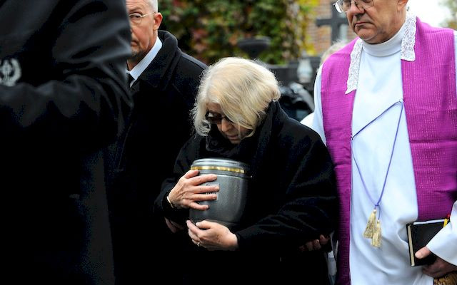 Bliscy i przyjaciele na pogrzebie Andrzeja Wajdy: Komorowski, Dymna, Olbrychski