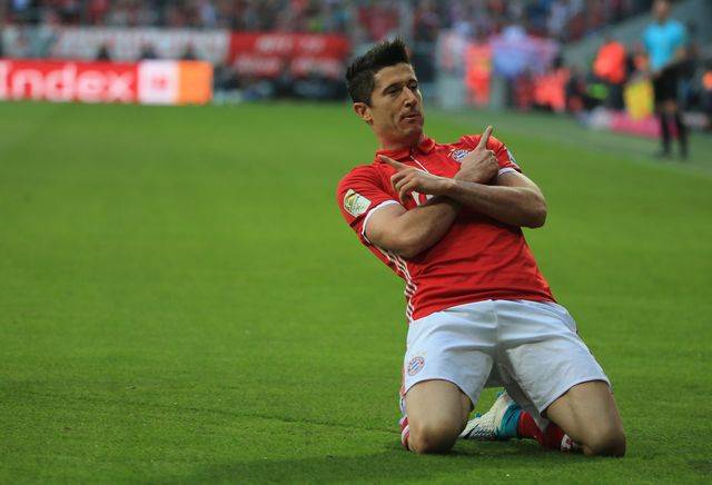 Co oznacza GEST, który Robert Lewandowski wykonuje po strzeleniu gola?