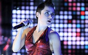 Zgrabna łydka w sexy buciku (FOTO)