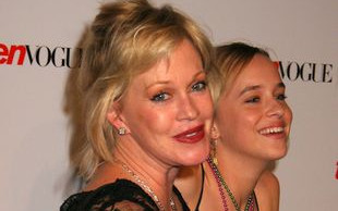 Mama Dakoty Johnson poddała się EKSPERYMENTALNEJ terapii. Ma być WIECZNIE młoda