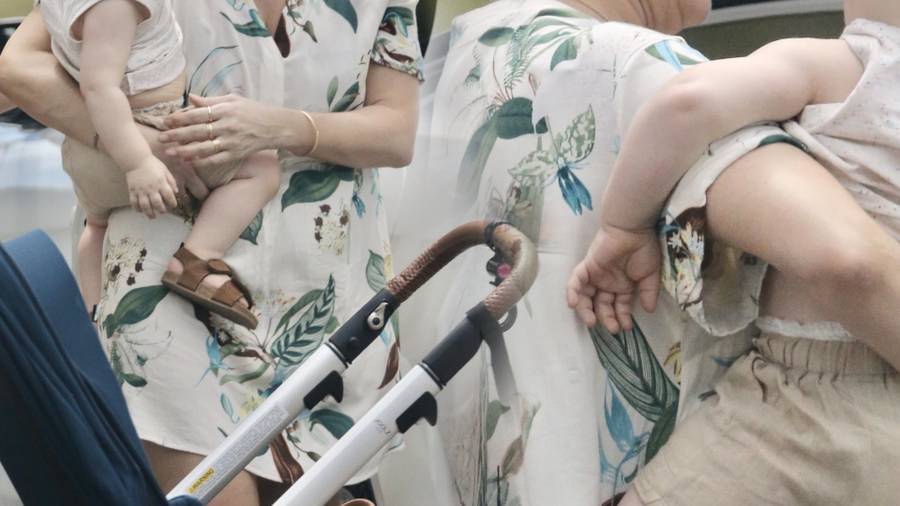 Gwiazda lat 90-tych z rocznym synkiem