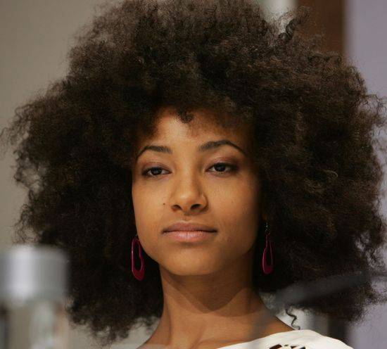 Chwała gwizdom, które jeszcze mają NATURALNE WŁOSY