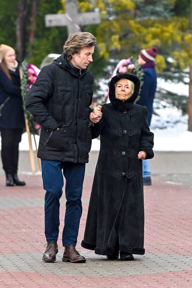 Pogrzeb Janusza Majewskiego. Przyjaciele żegnają: Marek Kondrat, Sonia i Maja Bohosiewicz, Paweł Deląg…