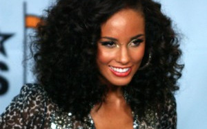 Do kogo należą te nogi? (FOTO)