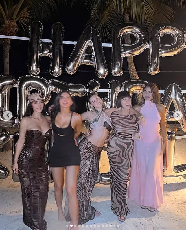 Kardashianki świętują 30. urodziny Kendall! Urządziły sobie prawdziwą balangę na plaży (FOTO)