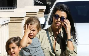 Kourtney Kardashian najseksowniejszą i najlepiej ubraną mamą
